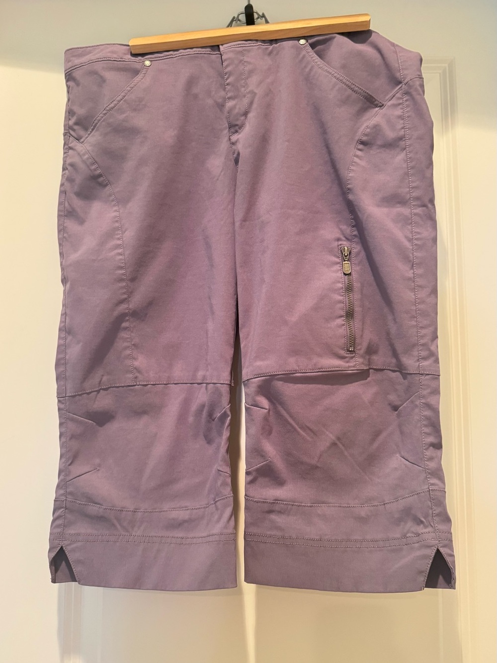 Women's Lavender Cargo Capri Pants